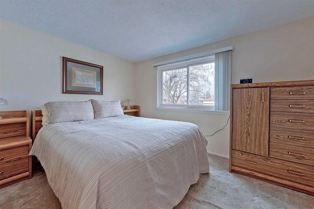 229 Centre St N, House detached with 4 bedrooms, 2 bathrooms and 4 parking in Brampton ON | Image 19