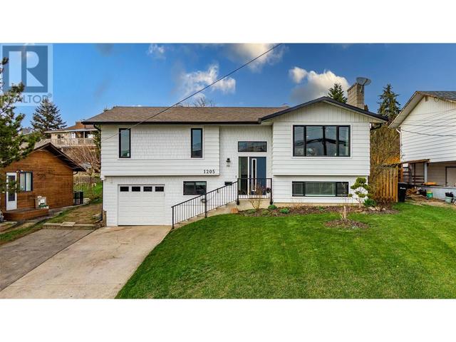 1205 25 Avenue, House detached with 4 bedrooms, 2 bathrooms and 4 parking in Vernon BC | Image 1