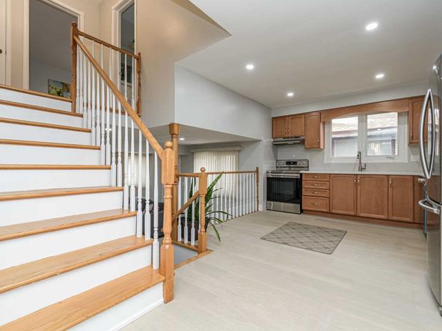 90 Napoli Dr, House detached with 4 bedrooms, 3 bathrooms and 5 parking in Hamilton ON | Image 6