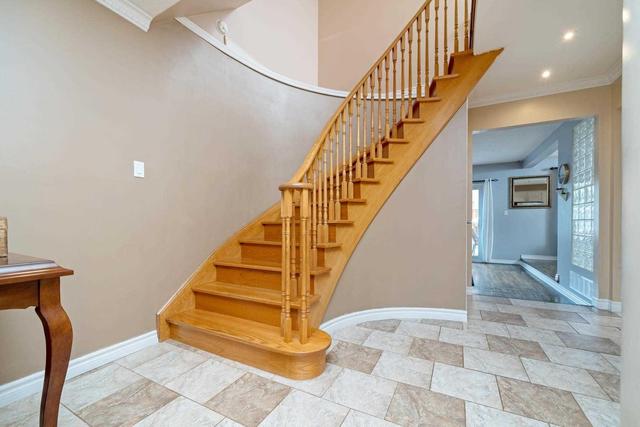 42 Palermo Crt, House detached with 3 bedrooms, 3 bathrooms and 4 parking in Brampton ON | Image 9