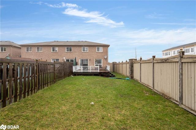 1 Mccausland Court, House attached with 3 bedrooms, 2 bathrooms and 3 parking in Barrie ON | Image 7