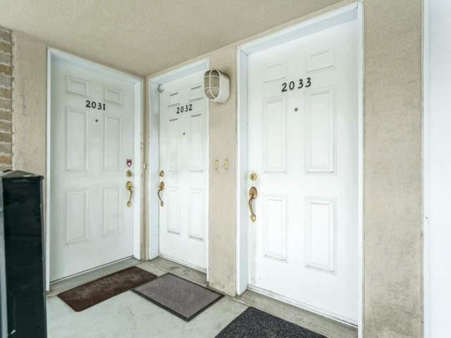 2033 - 3025 Finch Ave W, Townhouse with 1 bedrooms, 1 bathrooms and 1 parking in Toronto ON | Image 2