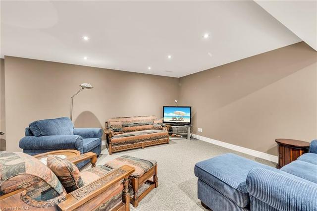 26 Emerald Common, House attached with 3 bedrooms, 3 bathrooms and 6 parking in St. Catharines ON | Image 18