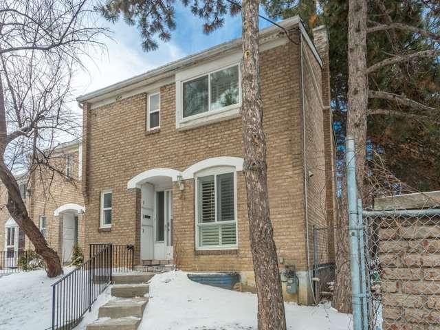10 - 17 Gosford Blvd, Townhouse with 3 bedrooms, 3 bathrooms and 1 parking in Toronto ON | Image 1