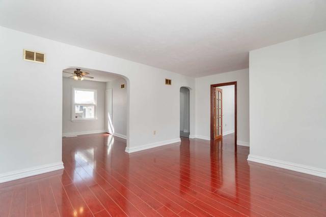 11 Wilson Ave, House detached with 3 bedrooms, 2 bathrooms and 3 parking in Brampton ON | Image 6
