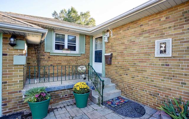4007 Bloor St W, House detached with 3 bedrooms, 2 bathrooms and 6 parking in Toronto ON | Image 12