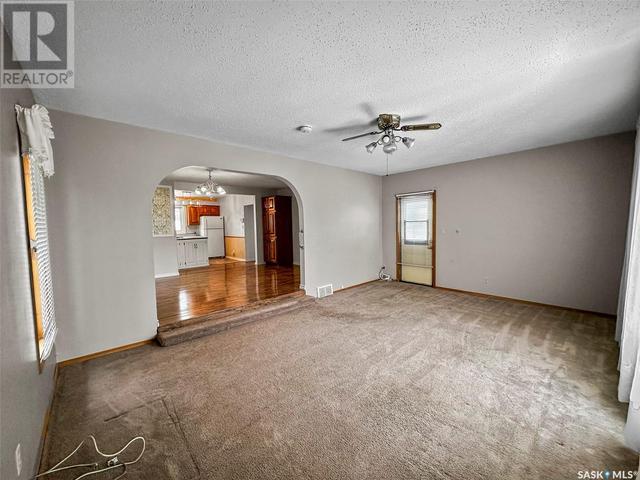 60 South Railway Street W, House detached with 4 bedrooms, 2 bathrooms and null parking in Swift Current SK | Image 10