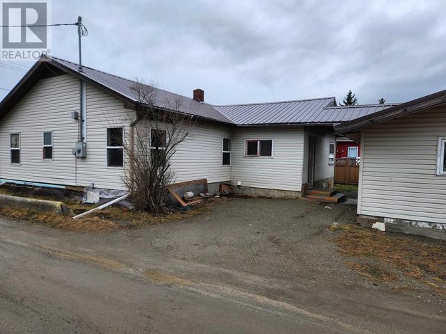 980 4th Avenue, House detached with 3 bedrooms, 1 bathrooms and null parking in McBride BC | Image 3