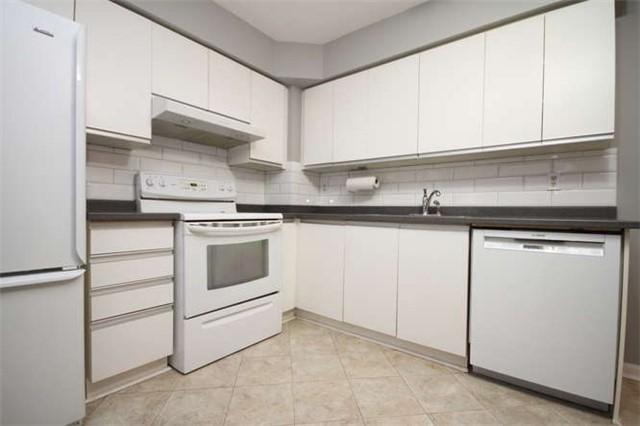 405 - 12 Laurelcrest St, Condo with 2 bedrooms, 1 bathrooms and 1 parking in Brampton ON | Image 11