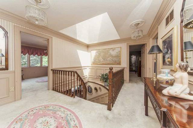 1146 Surrey Crt, House detached with 4 bedrooms, 5 bathrooms and 6 parking in Mississauga ON | Image 9