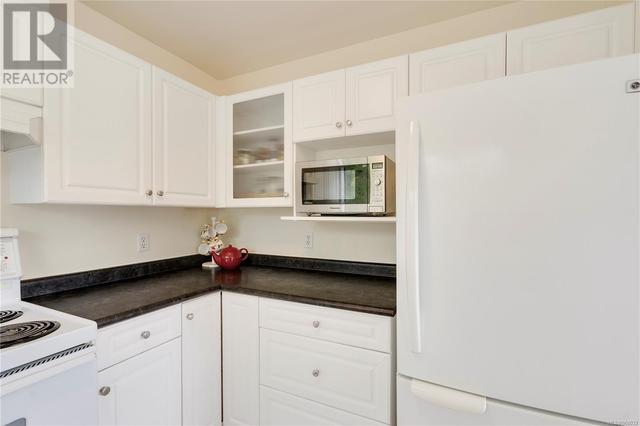 206 - 7 Gorge Rd W, Condo with 2 bedrooms, 2 bathrooms and 1 parking in Saanich BC | Image 12
