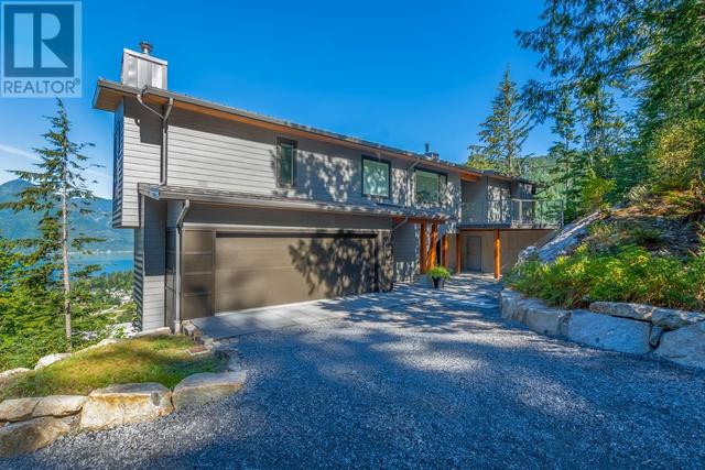 1135 Copper Drive, House detached with 3 bedrooms, 3 bathrooms and 6 parking in Squamish Lillooet D BC | Image 1