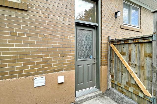 drive - 25 Clydesdale Dr, House semidetached with 3 bedrooms, 2 bathrooms and 3 parking in Toronto ON | Image 33
