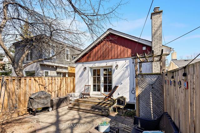 70 Thirty Ninth St, House detached with 2 bedrooms, 2 bathrooms and 1 parking in Toronto ON | Image 16