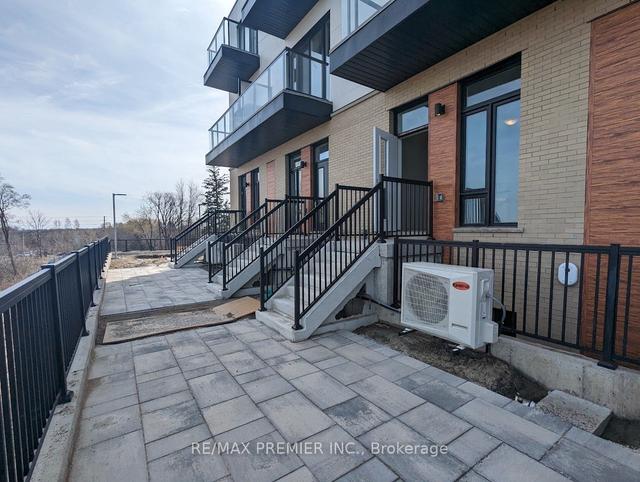 405 - 11 Steckley House Lane, Townhouse with 2 bedrooms, 3 bathrooms and 1 parking in Richmond Hill ON | Image 9
