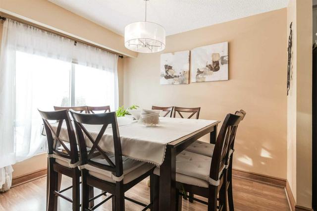 43 Baronwood Crt, Townhouse with 3 bedrooms, 2 bathrooms and 1 parking in Brampton ON | Image 5