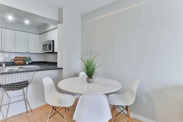 1103 - 330 Adelaide St E, Condo with 1 bedrooms, 1 bathrooms and 1 parking in Toronto ON | Image 2