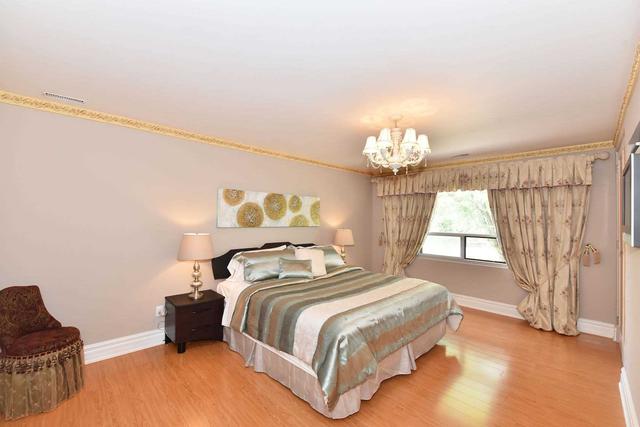 23 Bramble Dr, House detached with 4 bedrooms, 5 bathrooms and 6 parking in Toronto ON | Image 8