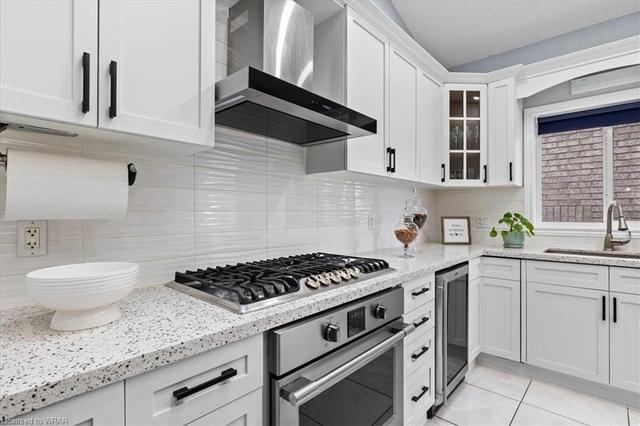 Kitchen with gas stove and wine cooler | Image 2
