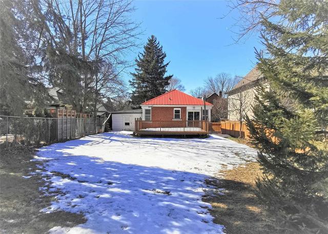 63 Hillside Ave N, House detached with 2 bedrooms, 1 bathrooms and 3 parking in Hamilton ON | Image 2