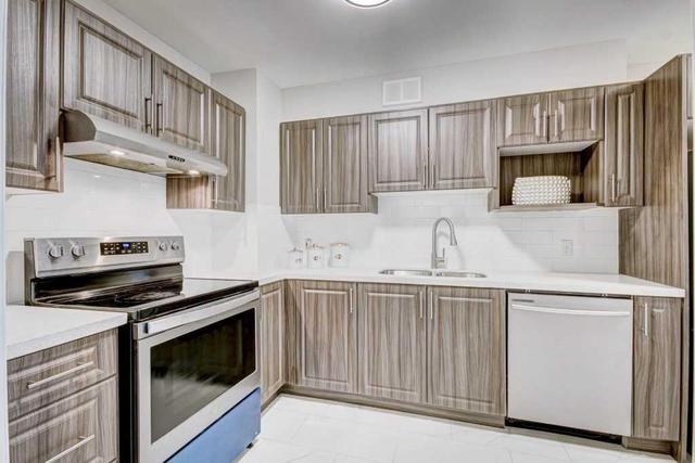 407 - 9 Four Winds Dr, Condo with 3 bedrooms, 2 bathrooms and 1 parking in Toronto ON | Image 3