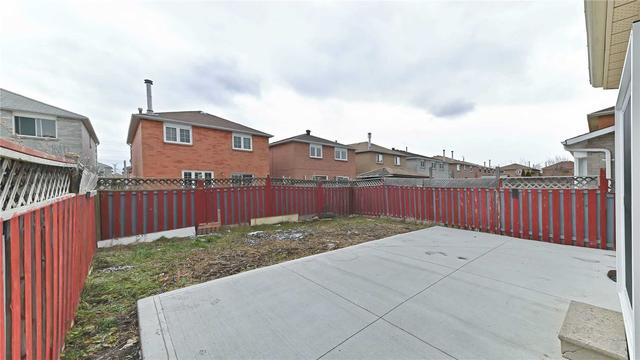 34 Woodside Crt, House detached with 3 bedrooms, 4 bathrooms and 3 parking in Brampton ON | Image 34