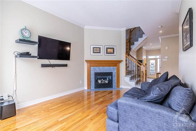 519 Devonwood Circle, Townhouse with 3 bedrooms, 3 bathrooms and 3 parking in Ottawa ON | Image 11
