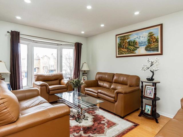27 Dino Crt, House attached with 3 bedrooms, 4 bathrooms and 3 parking in Brampton ON | Image 36