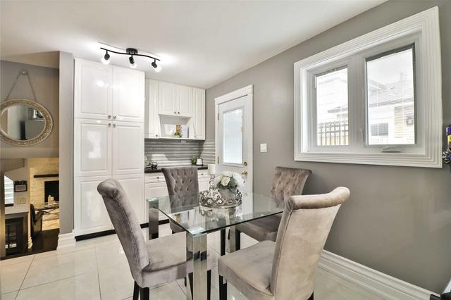 974 Blairholm Ave, House semidetached with 3 bedrooms, 2 bathrooms and 4 parking in Mississauga ON | Image 8