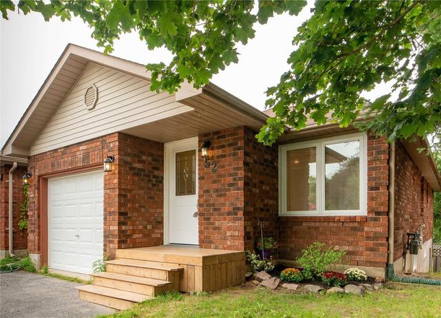 52 Geddes Cres, House detached with 2 bedrooms, 2 bathrooms and 3 parking in Barrie ON | Image 1