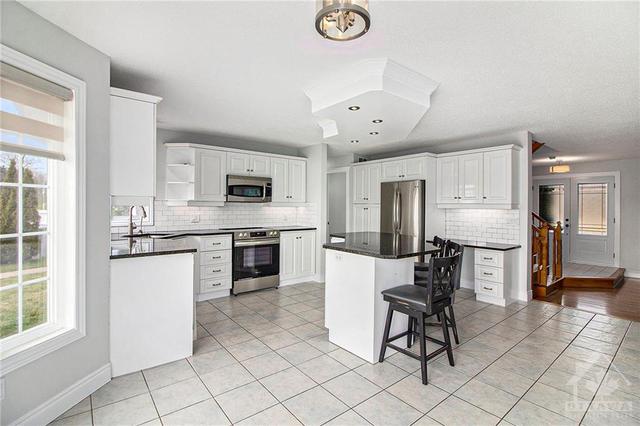 2866 Gagne Road, House detached with 5 bedrooms, 3 bathrooms and 10 parking in Clarence Rockland ON | Image 6