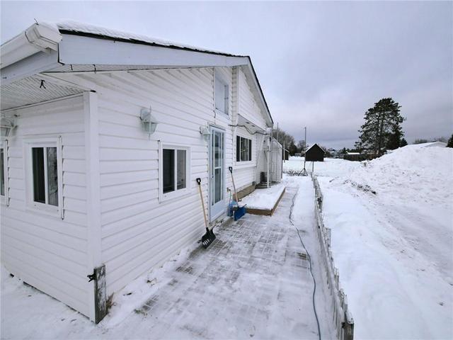 225 John Street, House detached with 2 bedrooms, 1 bathrooms and 2 parking in Madawaska Valley ON | Image 3