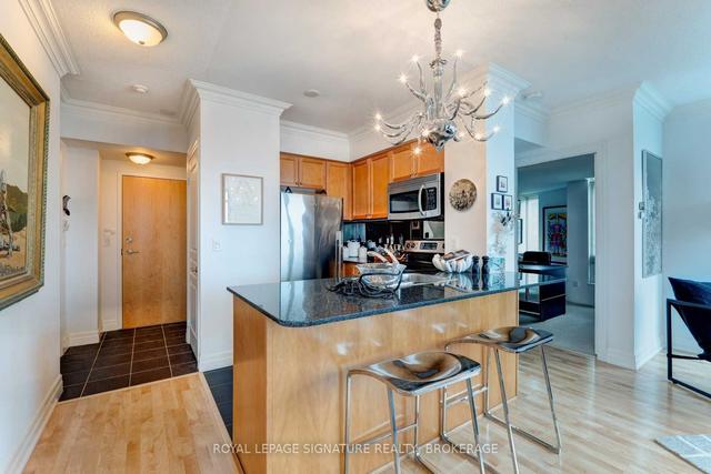 1002 - 8 Scollard St, Condo with 2 bedrooms, 2 bathrooms and 1 parking in Toronto ON | Image 21