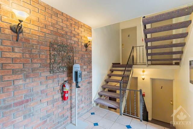 3 - 270 Beechwood Avenue, Condo with 2 bedrooms, 1 bathrooms and 1 parking in Ottawa ON | Image 3