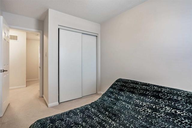 30 Commuter Dr, House attached with 3 bedrooms, 4 bathrooms and 3 parking in Brampton ON | Image 5