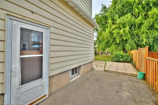 223 Niagara Street, House detached with 6 bedrooms, 2 bathrooms and 2 parking in St. Catharines ON | Image 8