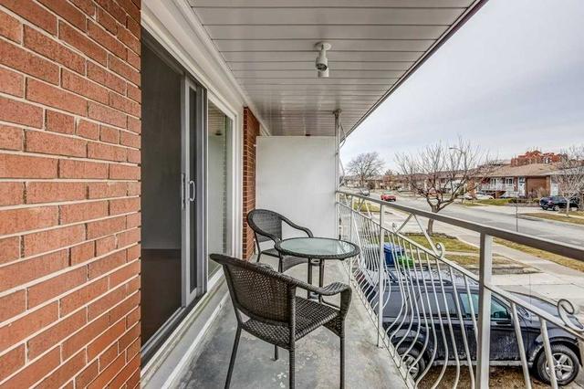 196 Cabana Dr, House semidetached with 3 bedrooms, 2 bathrooms and 3 parking in Toronto ON | Image 24