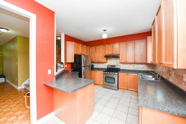 47 Ashdale Rd, House semidetached with 3 bedrooms, 3 bathrooms and 1 parking in Brampton ON | Image 2