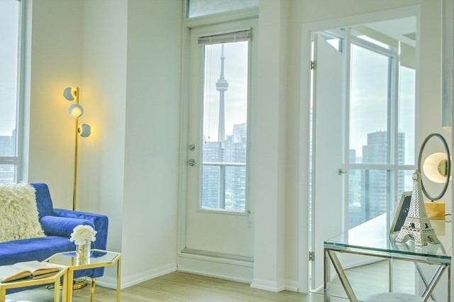 2711 - 215 Fort York Blvd, Condo with 2 bedrooms, 1 bathrooms and 1 parking in Toronto ON | Image 4