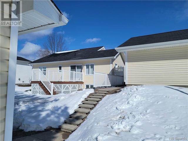1085 Sycamore, House detached with 4 bedrooms, 2 bathrooms and null parking in Bathurst NB | Image 33