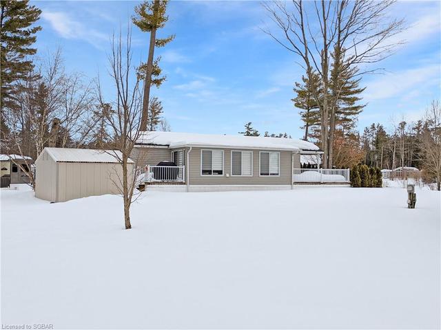 1 Kenora Trail, House detached with 2 bedrooms, 1 bathrooms and null parking in Wasaga Beach ON | Image 1