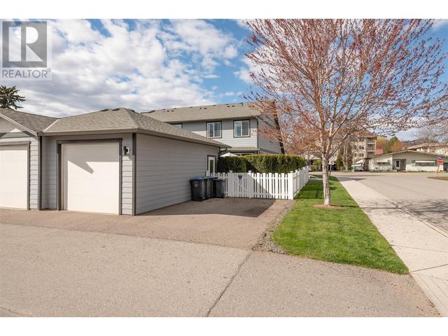 989 Laurier Avenue, House attached with 3 bedrooms, 3 bathrooms and 1 parking in Kelowna BC | Image 61