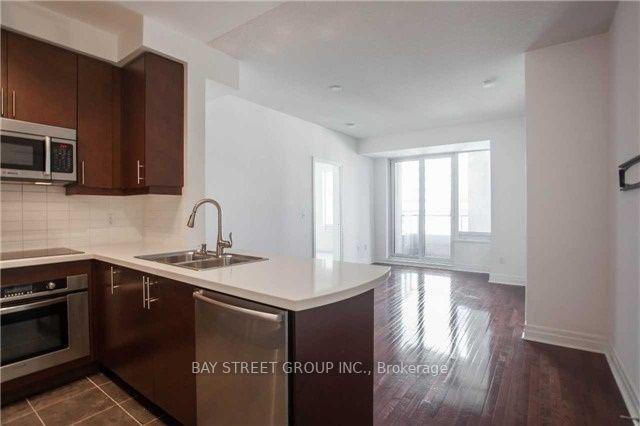 1505 - 35 Balmuto St, Condo with 2 bedrooms, 2 bathrooms and 1 parking in Toronto ON | Image 8