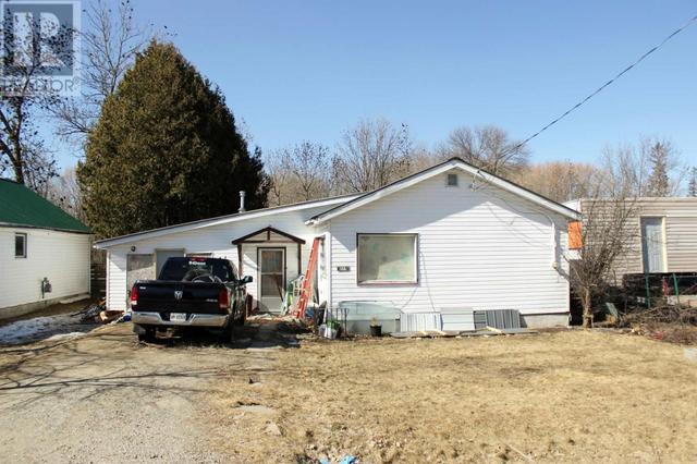 211 Sixth St, House detached with 2 bedrooms, 1 bathrooms and null parking in Rainy River ON | Image 1