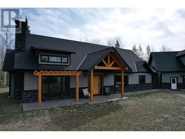 7048 Stockyard Road, House detached with 3 bedrooms, 4 bathrooms and null parking in Cariboo L BC | Image 3