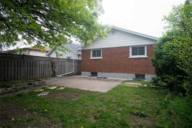 main - 5 Alexandra Blvd, House detached with 3 bedrooms, 1 bathrooms and 1 parking in St. Catharines ON | Image 3