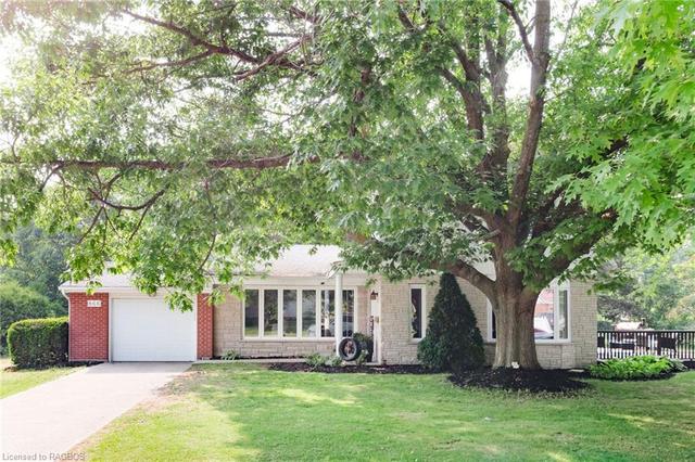 866 Lisa Lane, House detached with 4 bedrooms, 3 bathrooms and null parking in Saugeen Shores ON | Image 1