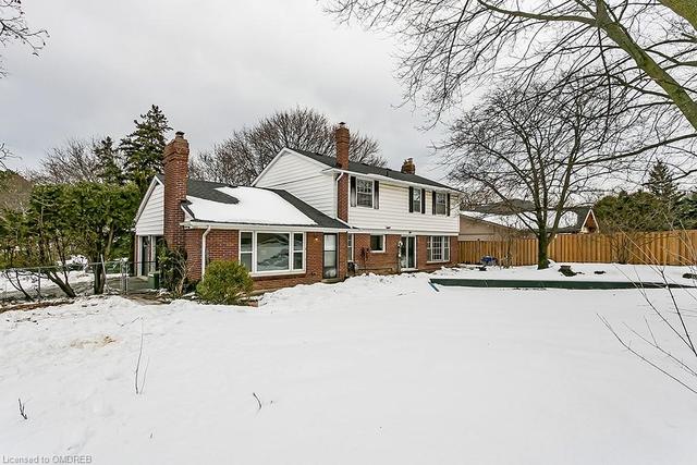 1327 Fairway Court, House detached with 4 bedrooms, 2 bathrooms and 4 parking in Burlington ON | Image 40