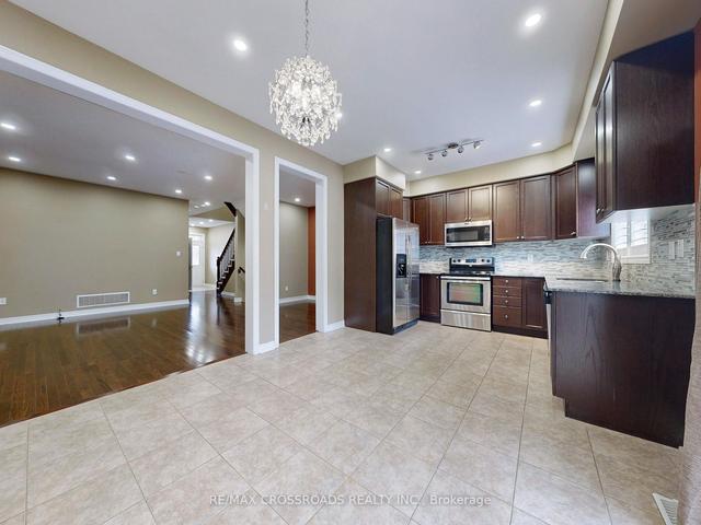 2404 Old Brompton Way, House attached with 3 bedrooms, 4 bathrooms and 2 parking in Oakville ON | Image 35