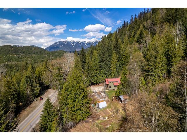 8788 Highway 6, House detached with 2 bedrooms, 2 bathrooms and null parking in Central Kootenay H BC | Image 74